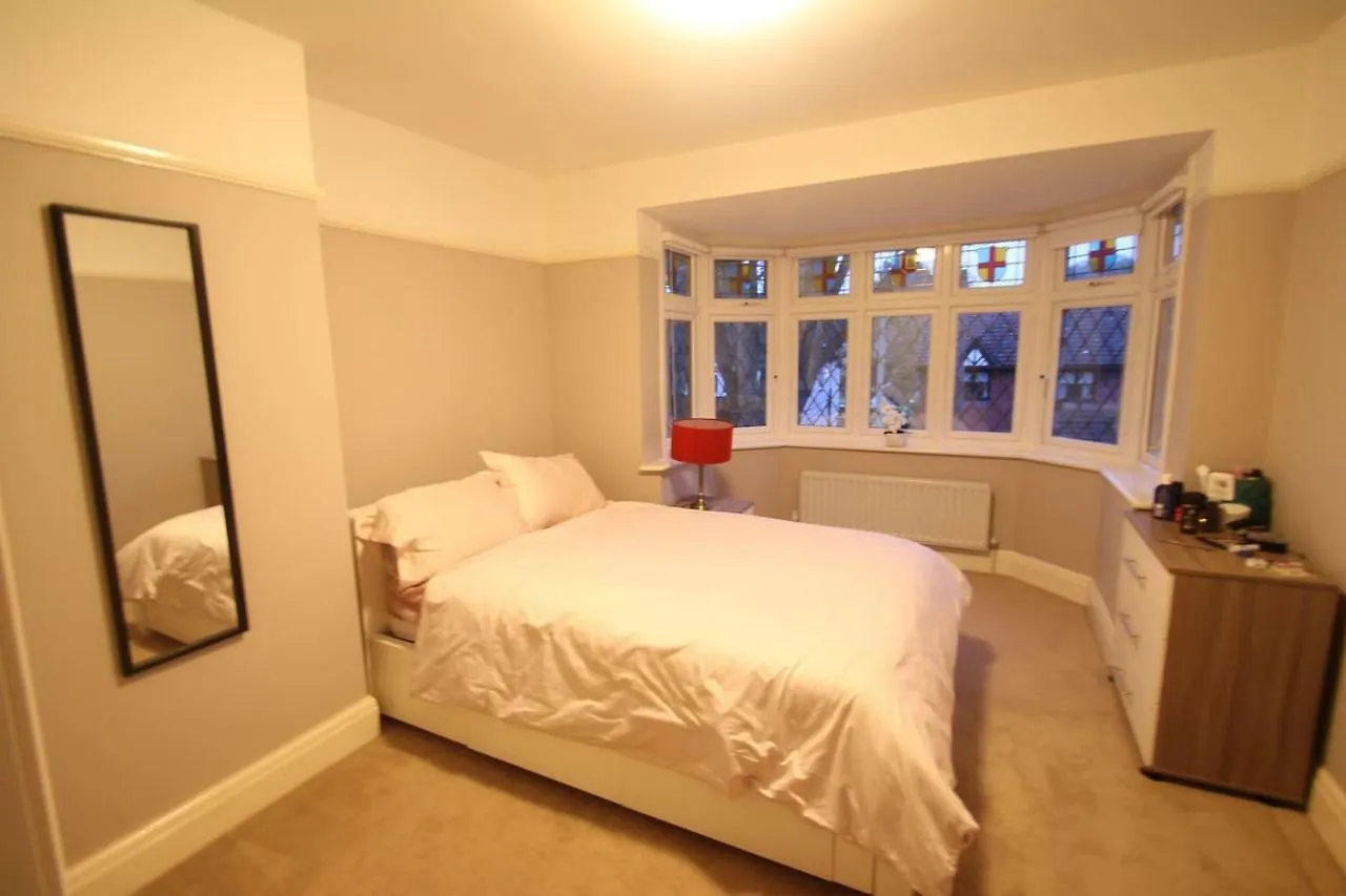 Holiday home Oak Tree Villa London