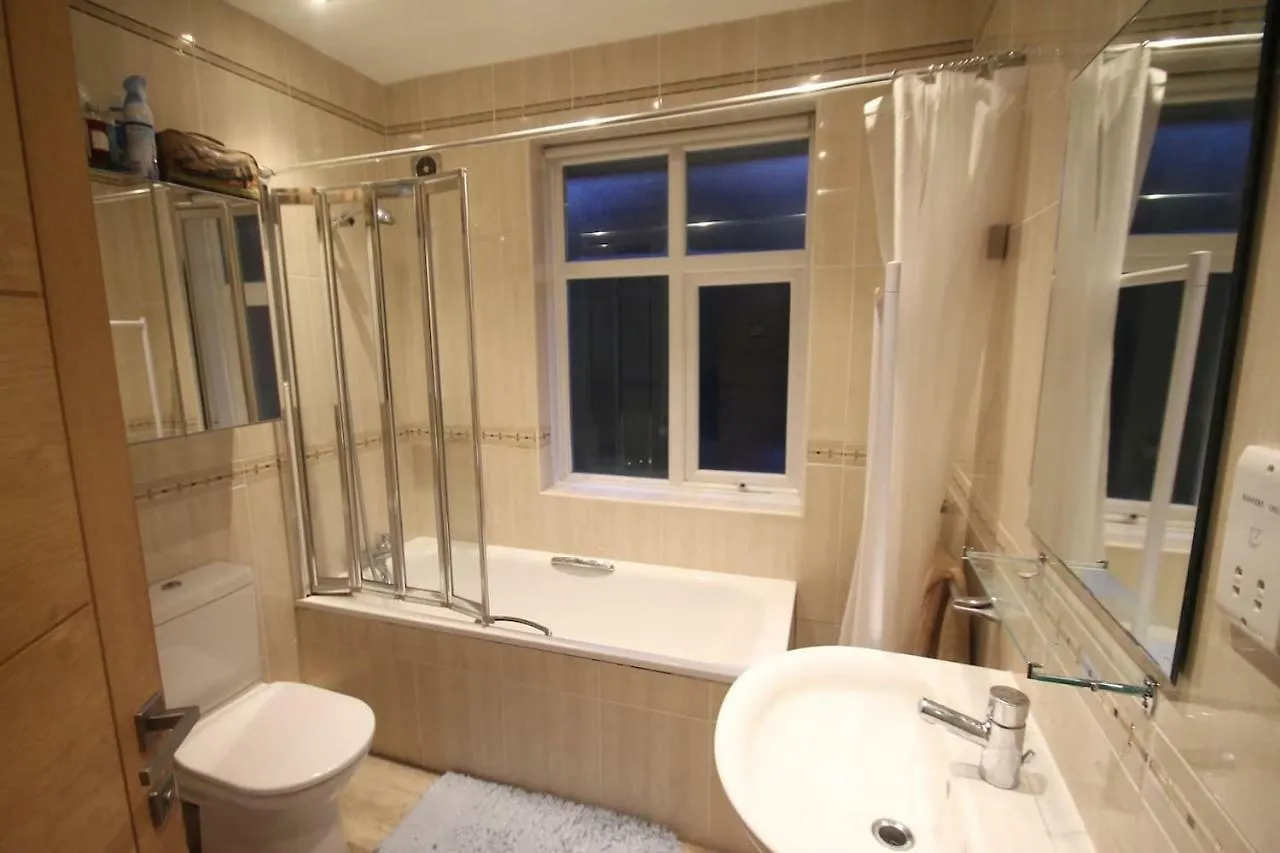 Oak Tree Villa London